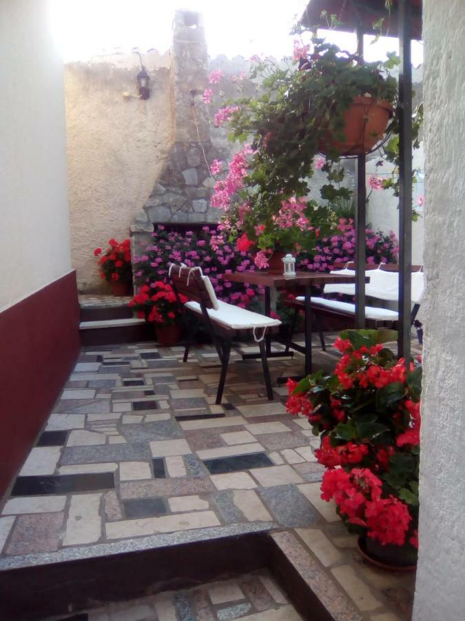 Mon Perin Castrum - Studio Apartment Castel Bale Esterno foto